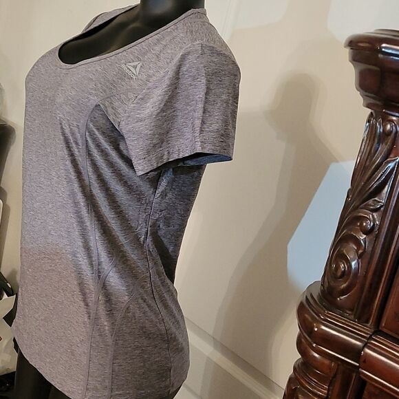 BRAND NEW REEBOK GRAY SHORT SLEEVE SHIRT - Picture 6 of 15